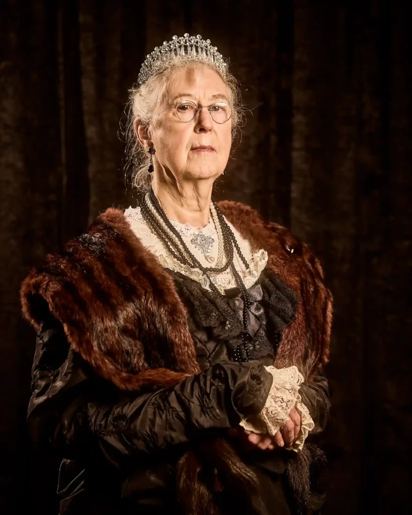 Actress dressed in 1920s clothing